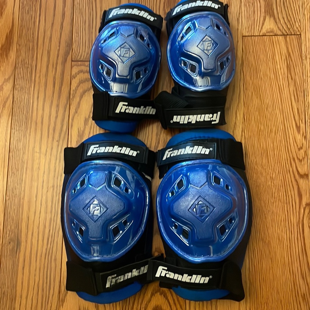 Barely worn -  ONE set elbow & knee pads - YOUTH XL